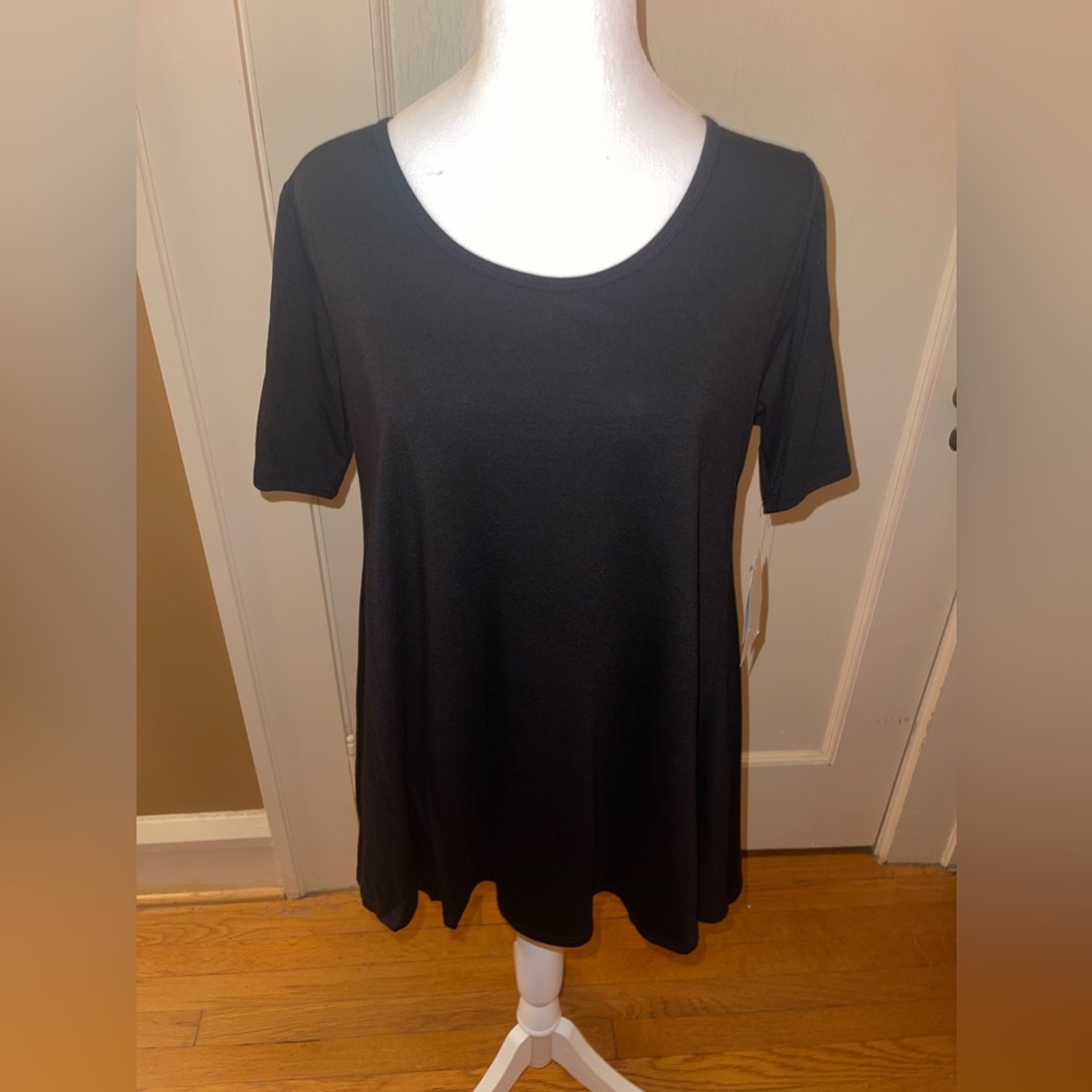BNWT XS Lularoe Perfect Tee